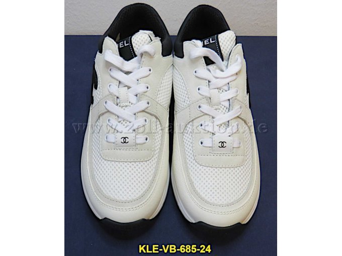 Schnürschuhe