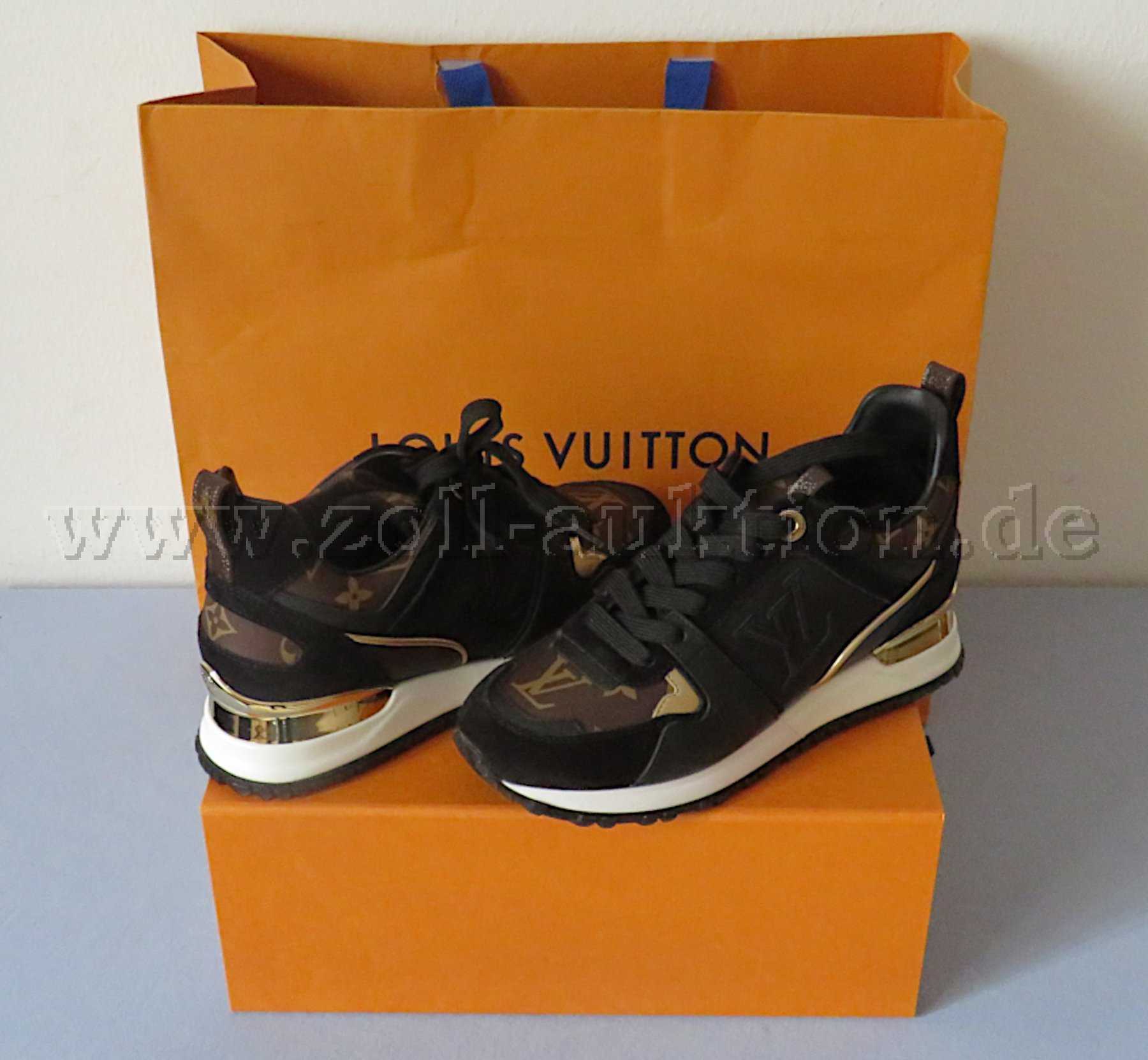 1 双 Louis Vuitton 品牌女鞋,尺码 36