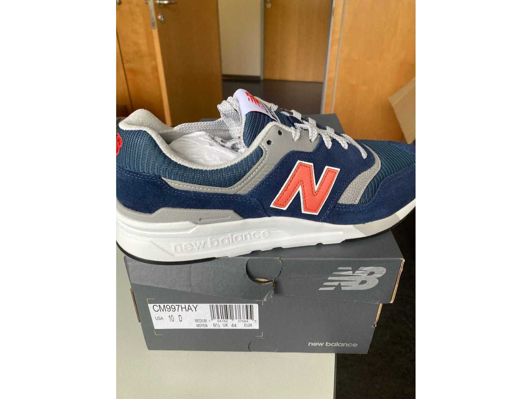 New Balance Sneaker Herren Größe 44 Seitenansicht und Karton