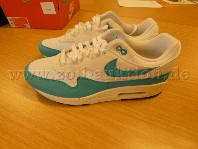 Sneaker Seite