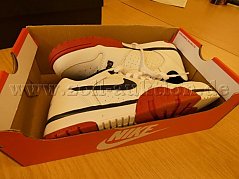 Schuhe im Karton