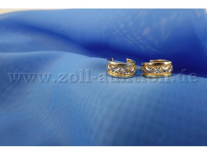 Paar Ohrringe Creolen 585er Gelbgold mit Weißgold - Seitenansicht geschlossene Seite