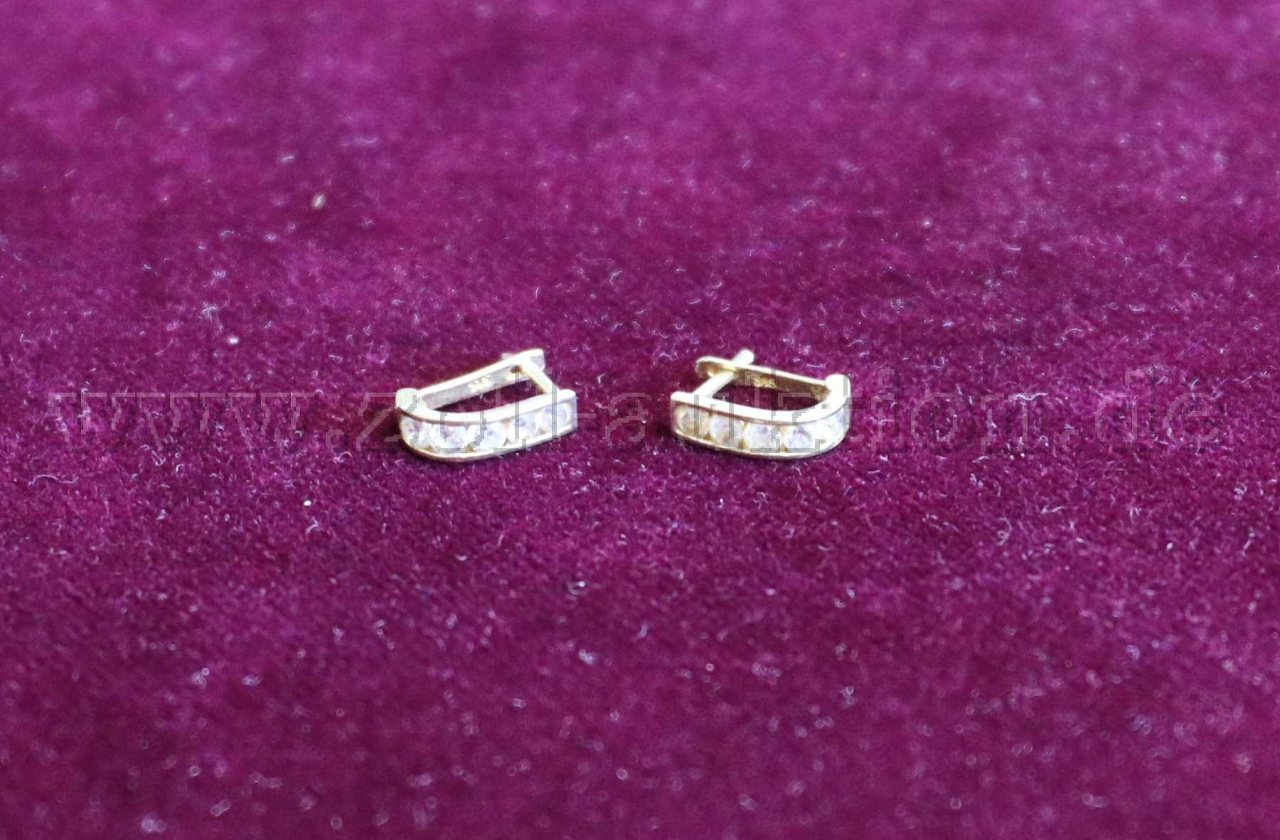 1 paire de boucles d'oreilles en or 585 avec 5 pierres blanches en verre