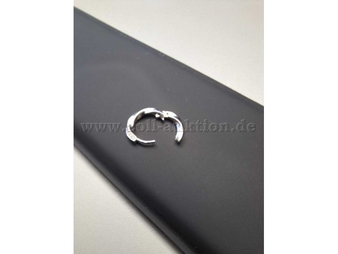 Ohrring geöffnet