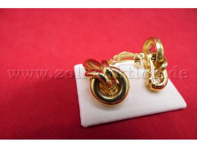 Seitliche Detailaufnahme mit geöffnetem Verschluss