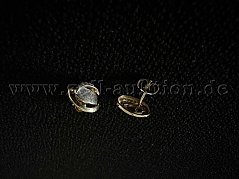 Ohrstecker links von vorne und rechts von der Seite.
