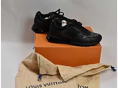 1 Paar Schuhe „Louis Vuitton“ Run Away Sneaker Size 8 - Originalkarton und 2 Staubbeutel