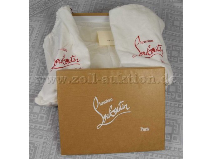 Inkl. Original Schuhkarton und 2 Aufbewahrungsbeutel mit Logo.