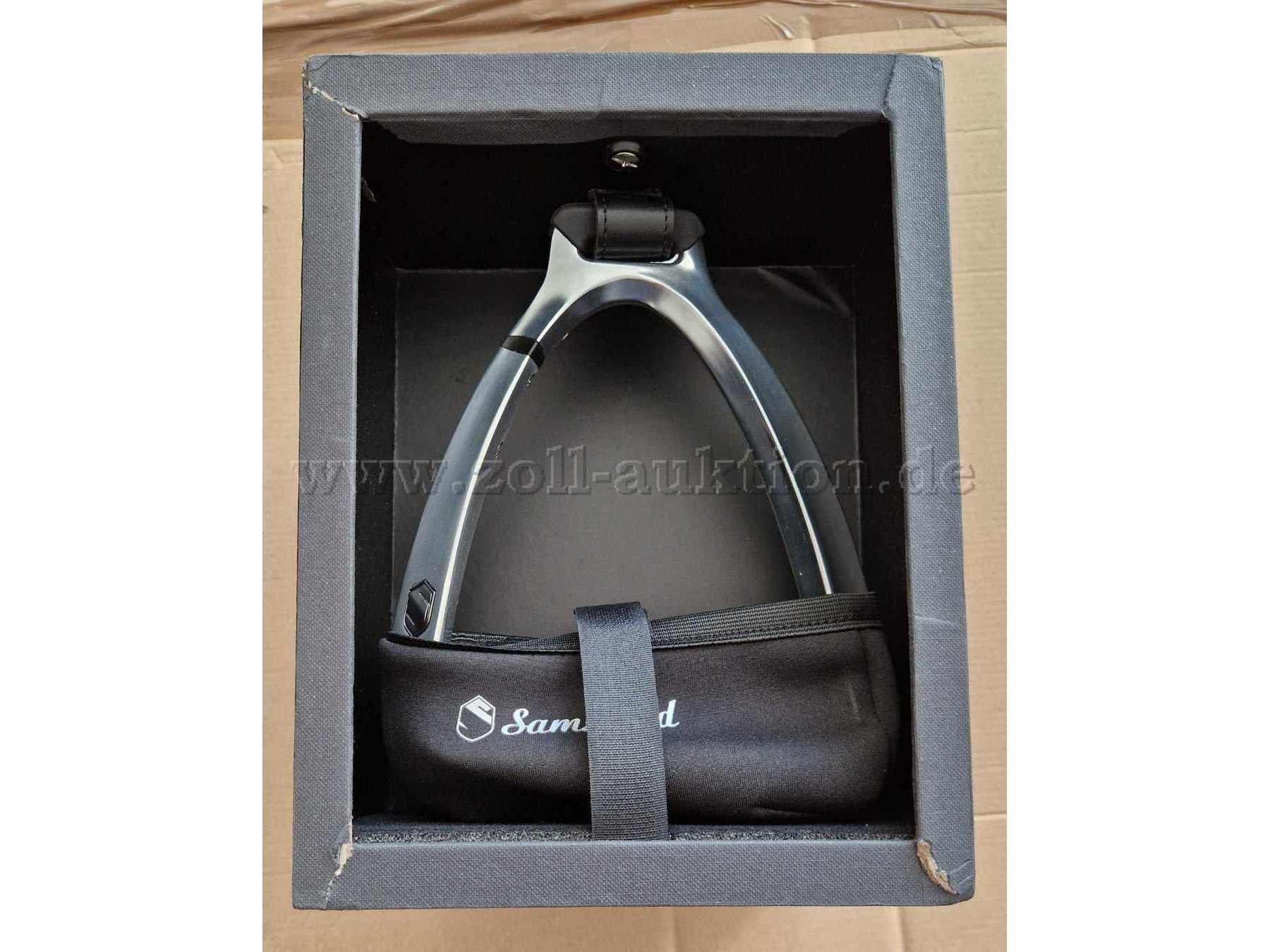 Steigbügel mit Verpackung