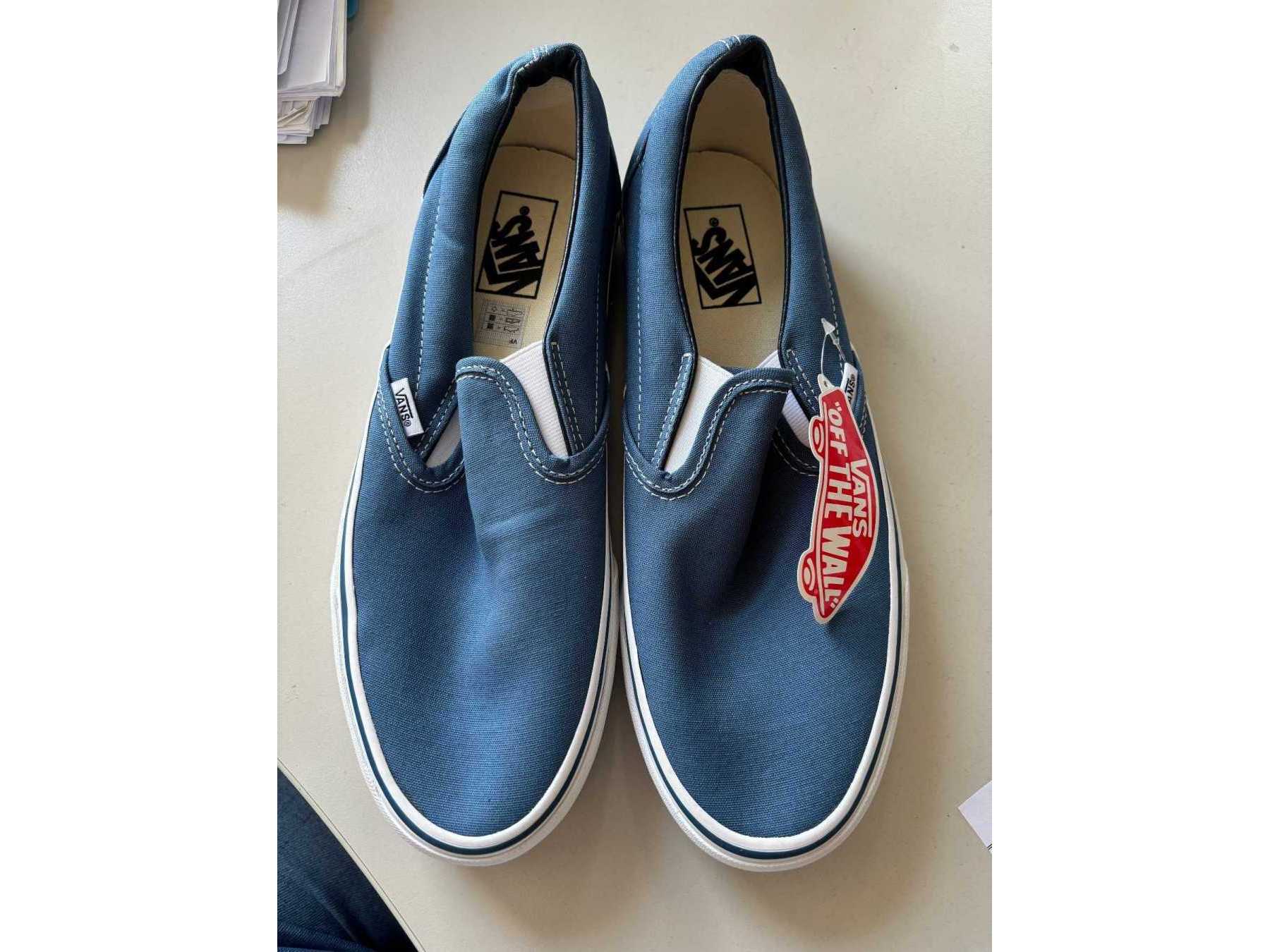 Gesamtansicht Vans blau