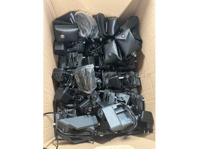 20x Ladeschalen und 20x Meldertaschen