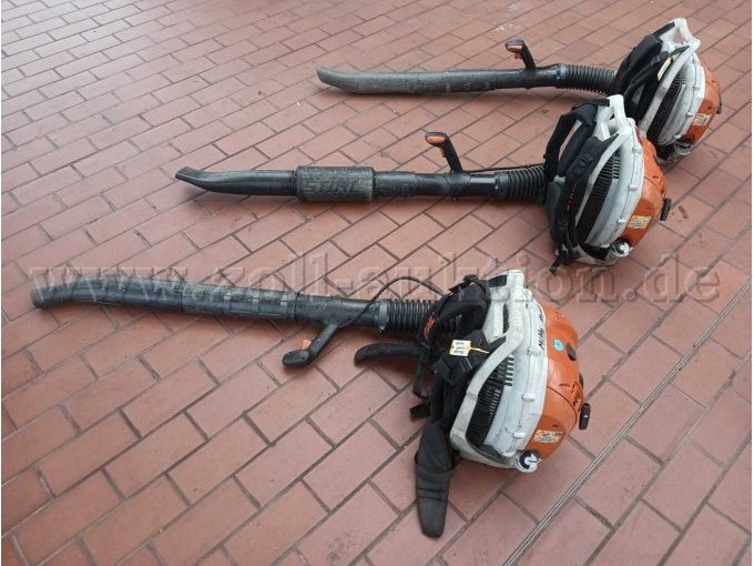 1 pakket met drie Stihl-bladblazers als deeldrager – foto 2 – kavel bij Zoll-Auktion, Bamberg