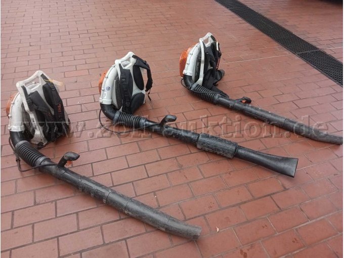 1 pakket met drie Stihl-bladblazers als deeldrager – foto 3 – kavel bij Zoll-Auktion, Bamberg