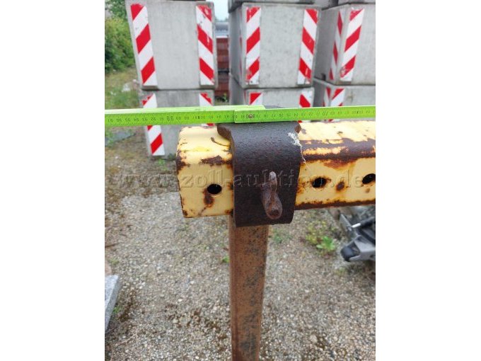 Breite des Trägers ca. 85cm