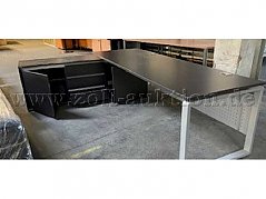 Schreibtisch aufgebaut