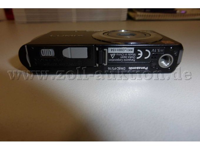 LUMIX FS 16 Digitalkamera / Unterseite