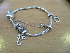 Armband mit den Charms