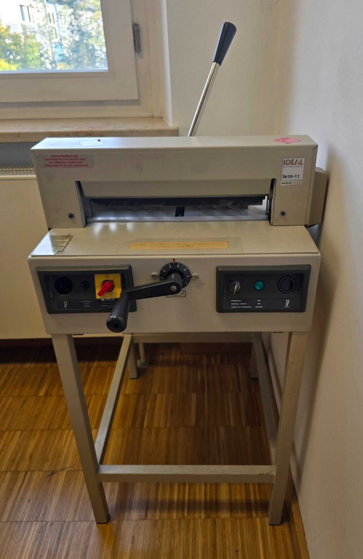 1 gilotyna do papieru IDEAL używana jako dawca części