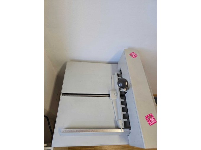 1 gebruikte papiersnijmachine van de fabrikant IDEAL, geschikt als bron van reserveonderdelen – foto 3 – kavel bij Zoll-Auktion, Deggendorf
