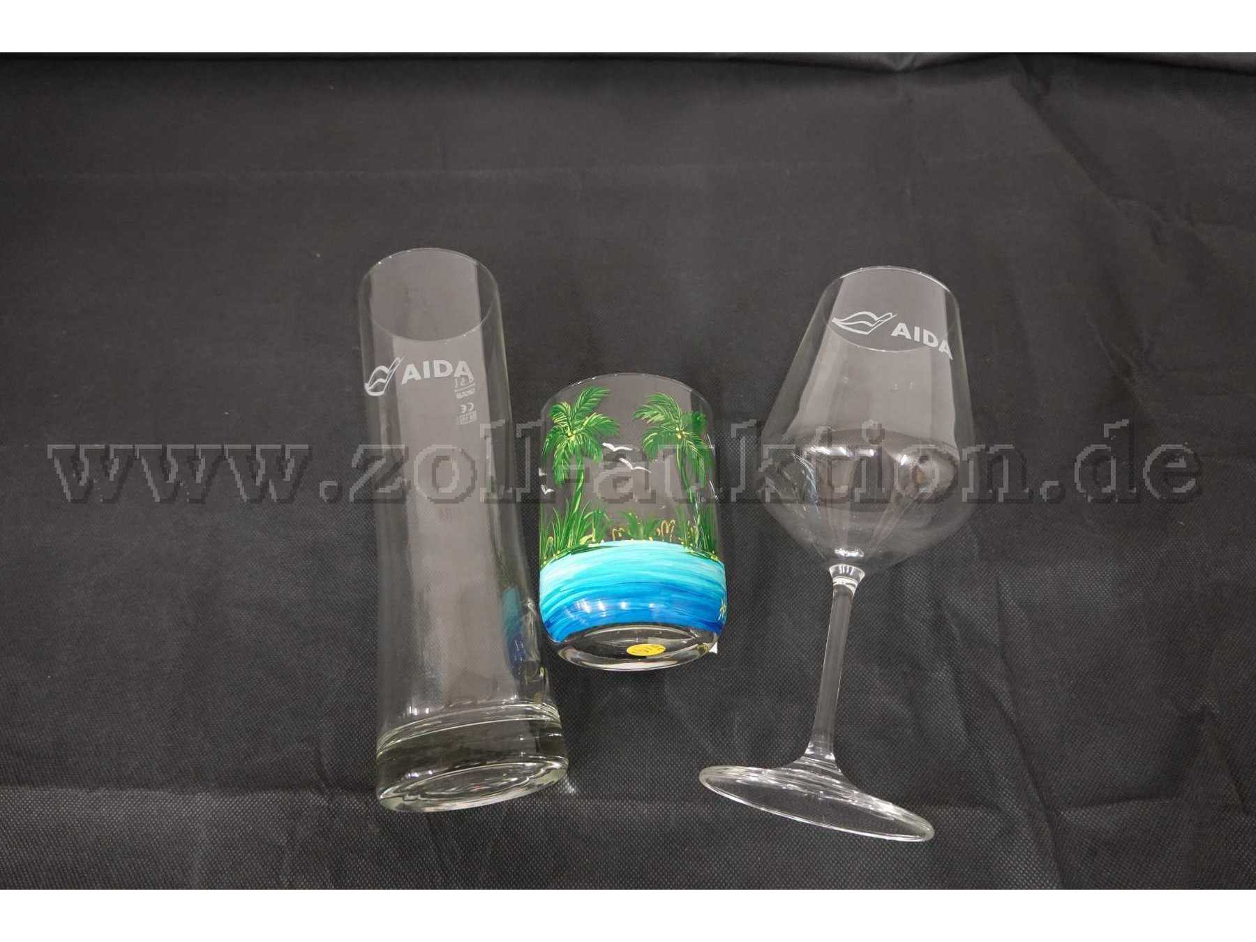 1 Bierglas 0,5l mit weißen AIDA-Schriftzug und Kussmund,
1 Weinglas mit weißen AIDA-Schriftzug und Kussmund,
1 Trinkglas mit Schriftzug: "St. Martin" sowie Palmen und Meer.