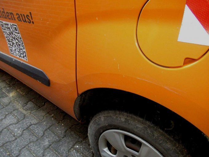 Tür u. Seitenwandradlauf hl verschrammt/verkratzt