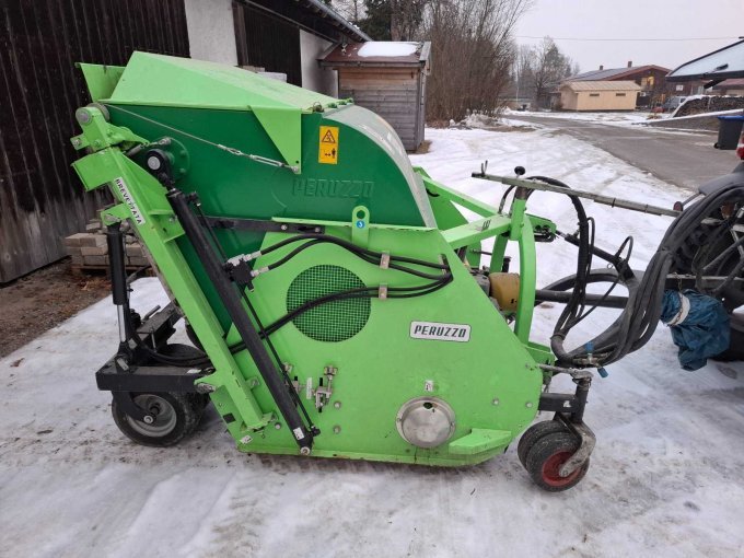 Seitlich rechte Seite