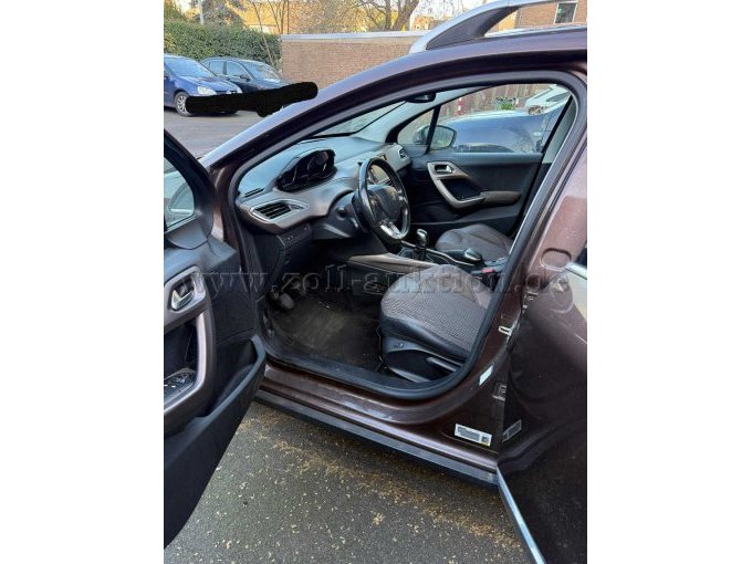 Innenansicht Vordersitze.jpg