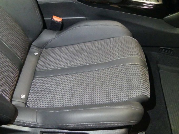 Verschmutzung Vordersitz rechts