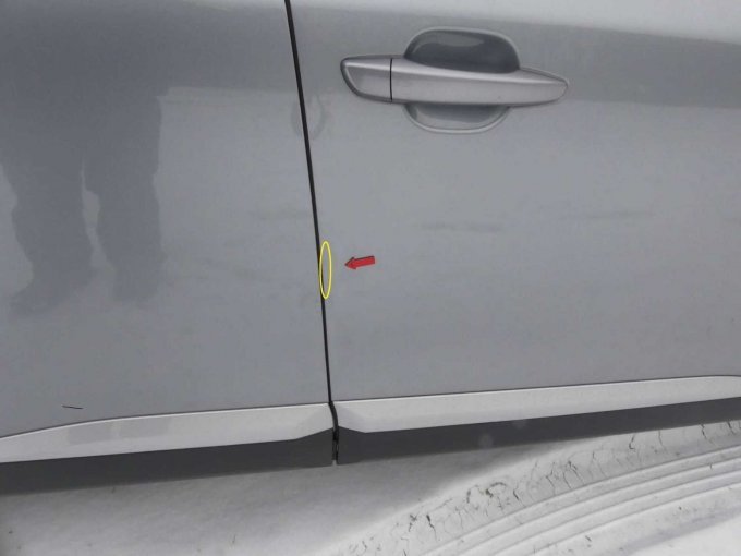 Tür vorne rechts Delle mit Lackbeschädigung