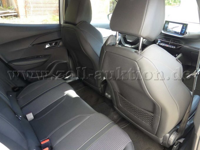 Einstieg und Fahrgastraum hinten rechts