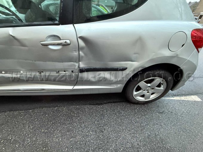 Fahrerseite Detailfoto III Schaden