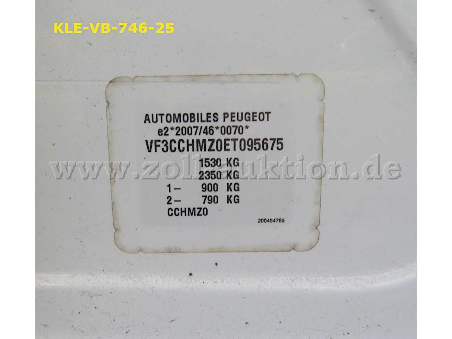 Fahrzeugidentifikationsnummer im Blech gestanzt