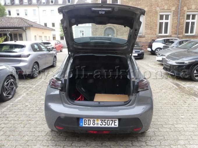 1 Peugeot 208 (e-) 136 Active - BD8-3507E – foto 5 – kavel bij Zoll-Auktion, Karlsruhe