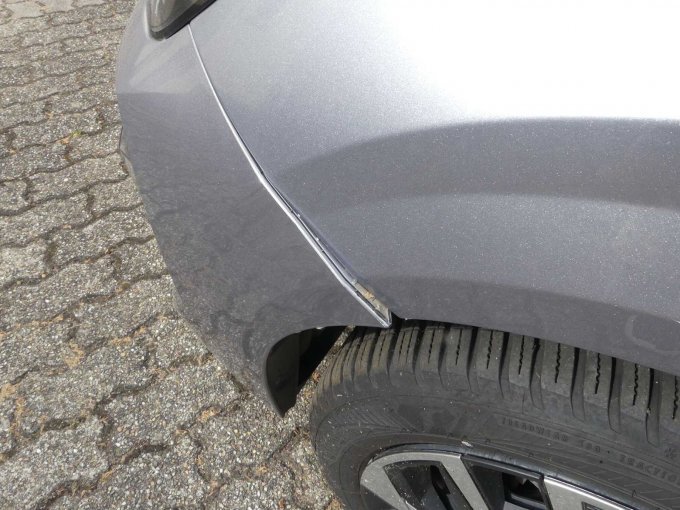 Stoßfänger lose vorne links