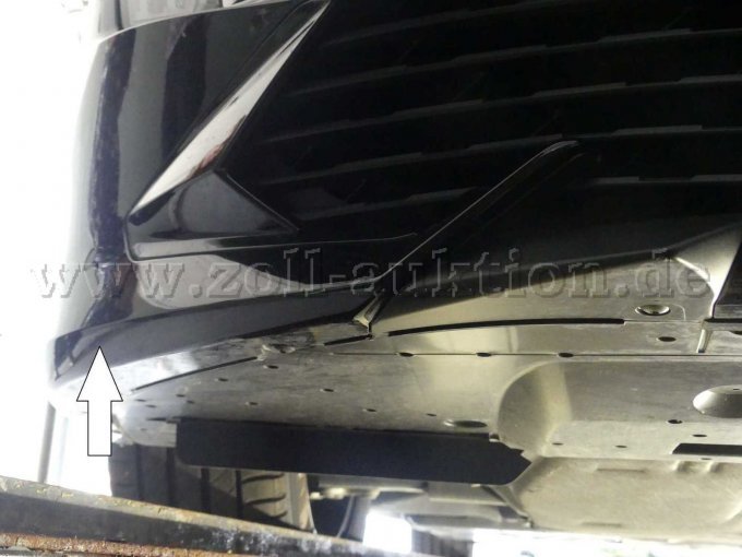 Beschädigung Stoßfänger vorn rechts unten