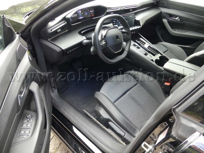 Einstieg und Fahrgastraum vorn links