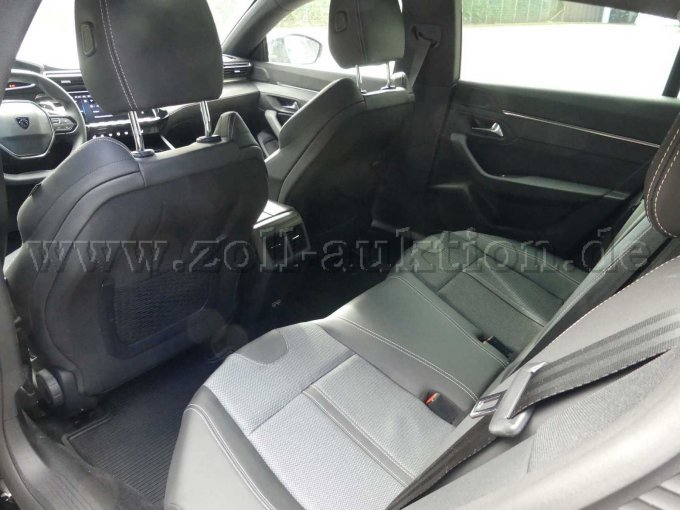 Einstieg und Fahrgastraum hinten links