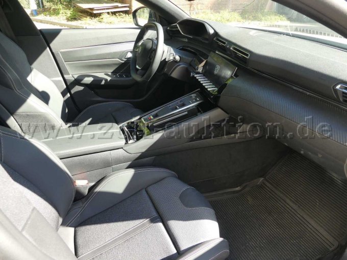 Einstieg und Fahrgastraum vorn rechts