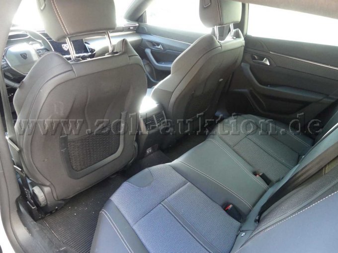 Einstieg und Fahrgastraum hinten links