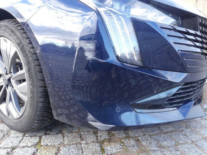 Beschädigung Stoßfänger vorn