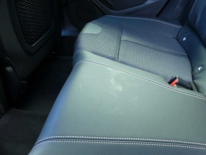 hintere Sitzbank Flecken