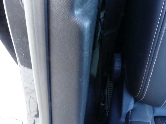 B-Säuleninnenverkleidung rechte Kratzer