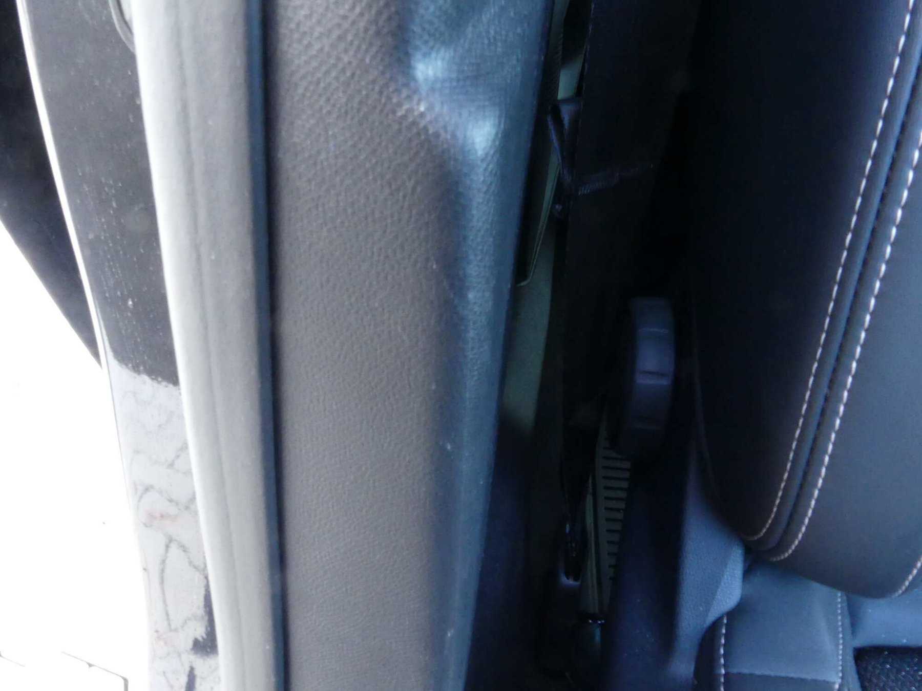 B-Säuleninnenverkleidung rechte Kratzer