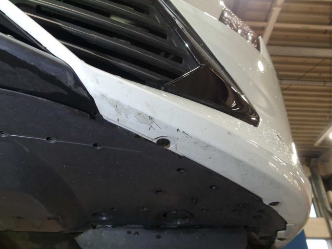 Beschädigung Stoßfänger vorn-2