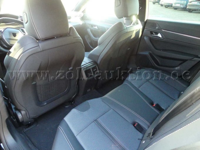 Einstieg und Fahrgastraum hinten links