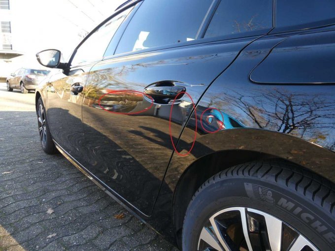 Beispiel-Schaden an Tür und Seitenteil hinten links