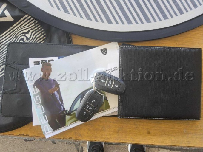 Schlüssel und Bordliteratur