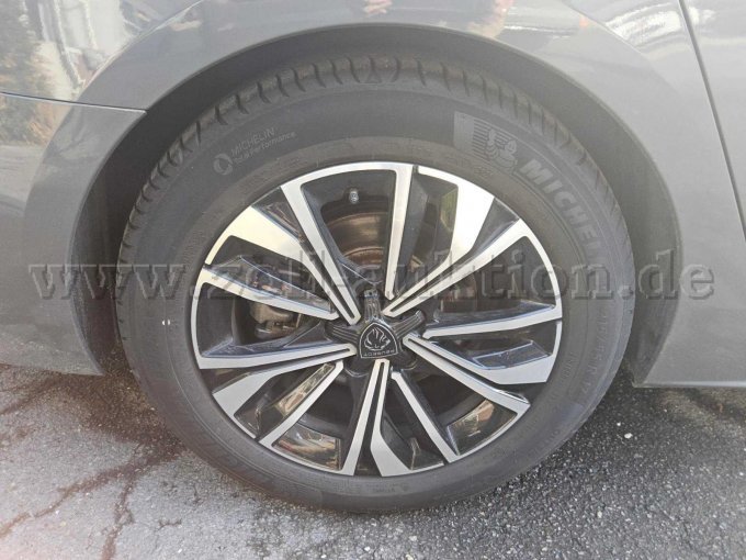 Fahrbereifung hinten