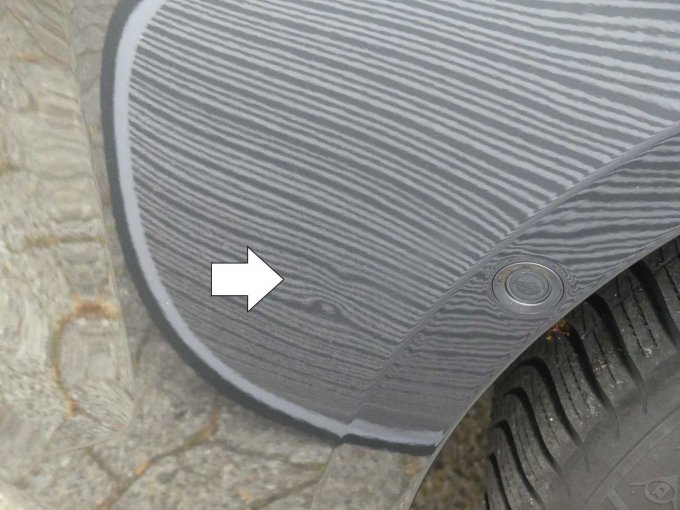 Beule Stoßfänger vorn links