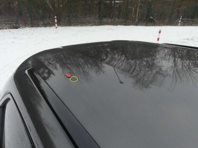 Dach hinten rechts mit einer kleinen Delle